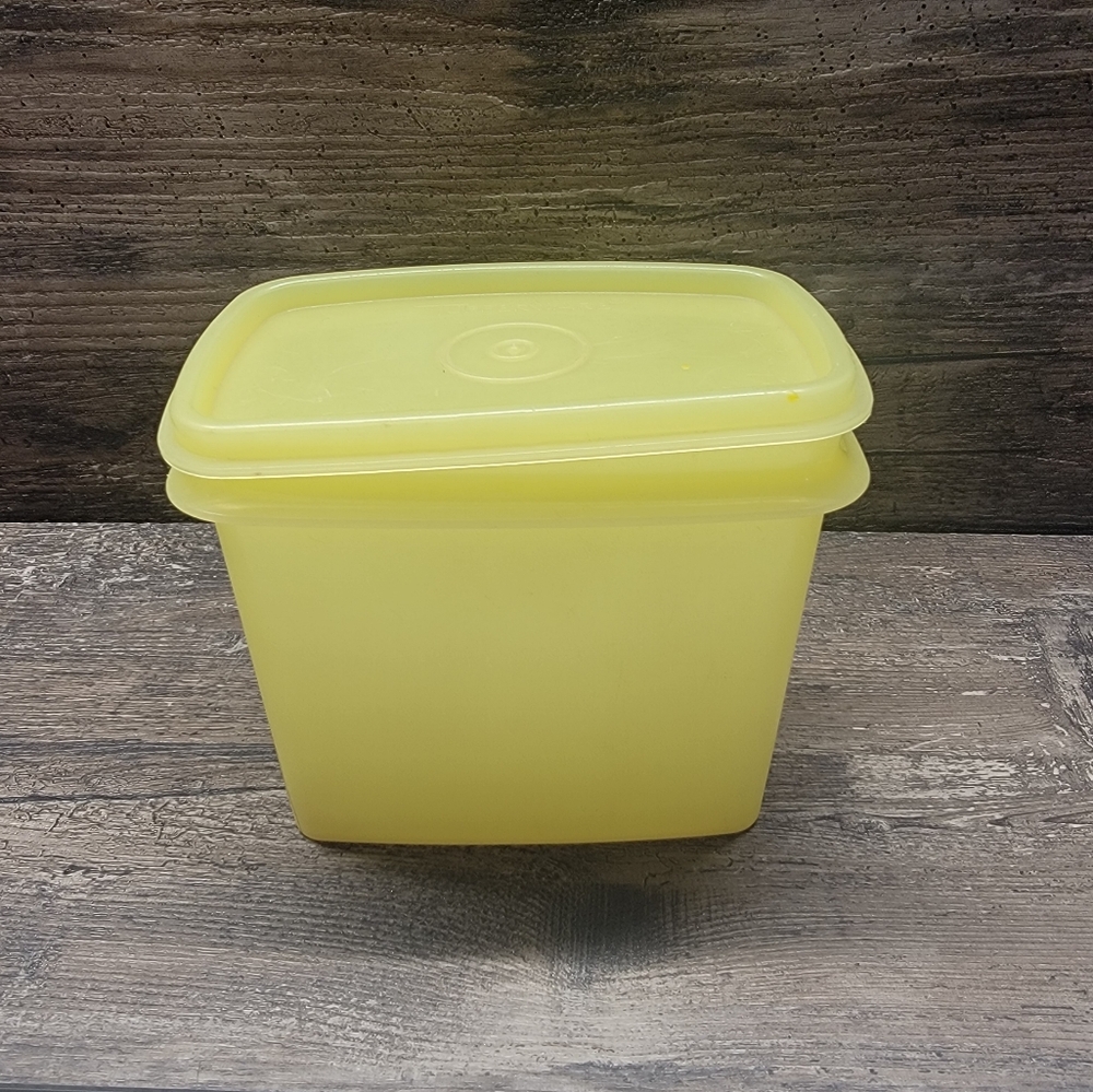 Tupperware Yellow Shelf Saver Storage Container With Lid 1244-8 Vintage